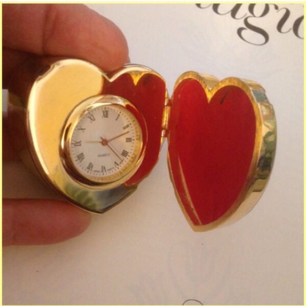 🕰️ UNIQUE OFFICE DESKTOP GOLD PLATED HEART SHAPE QUARTZ CLOCK. NEW